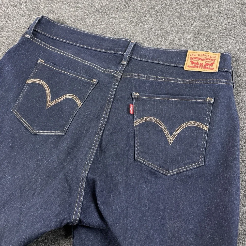 Levis Jeans Womens 34 Curvy Bootcut Mid Rise Medium Wash NWOT